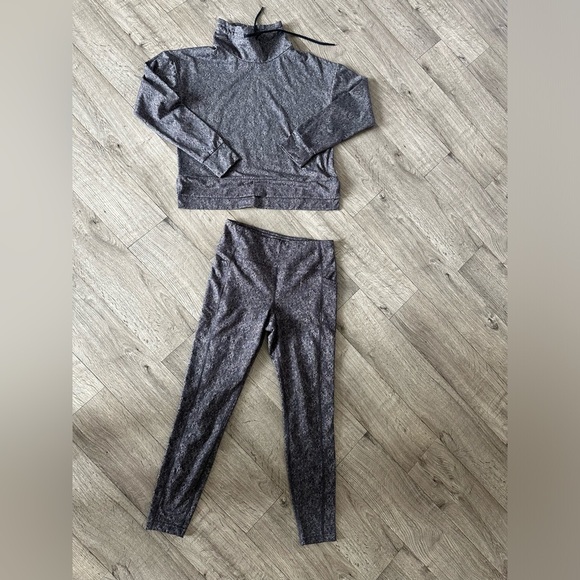 Mondetta‎ Gray Two-Piece Activewear Set - Picture 1 of 8